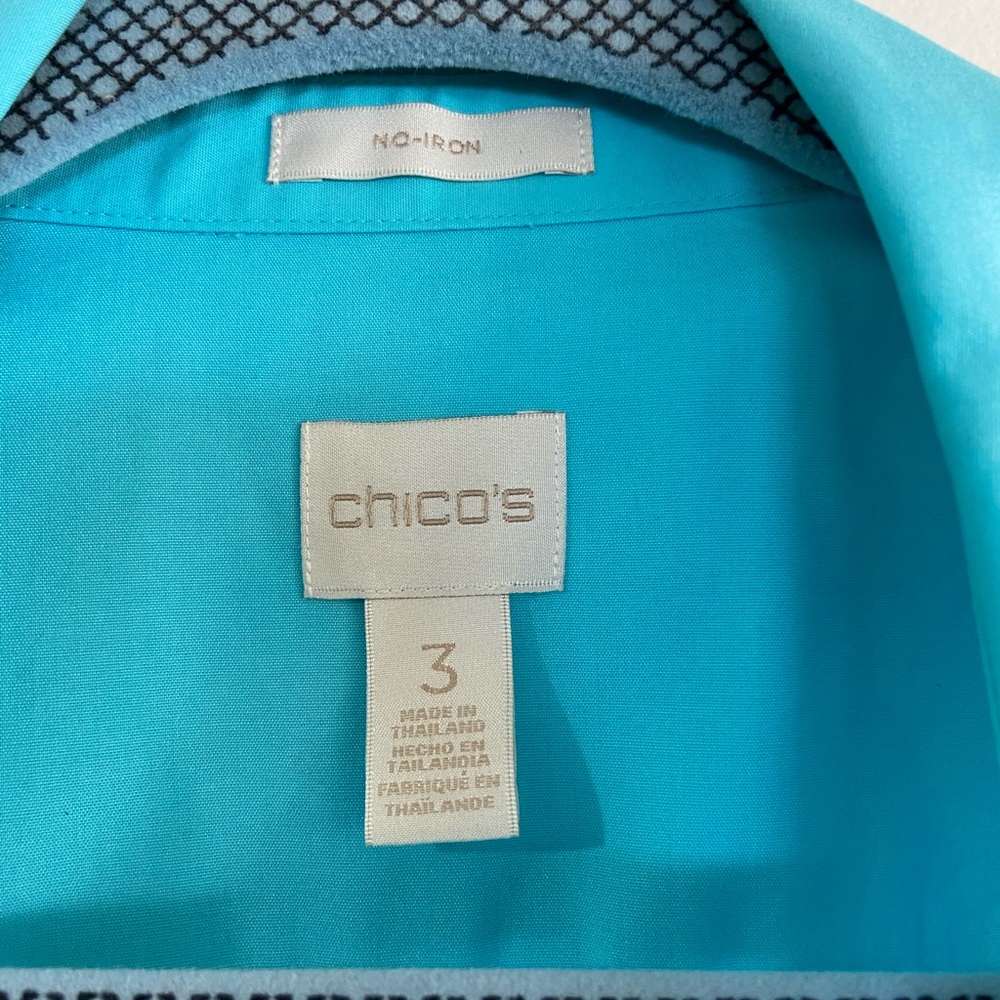 Button down blouse. - Picture 2 of 5